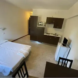 https://casa-domus-del-chirurgo.emilia-romagnahotels.net